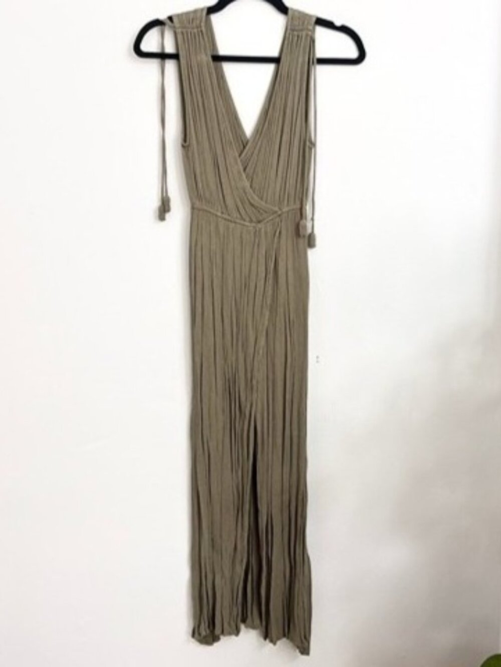 EUC Mustard Seed Sage Green Sleeveless V Neck Long Romper Midi Dress - sz Small